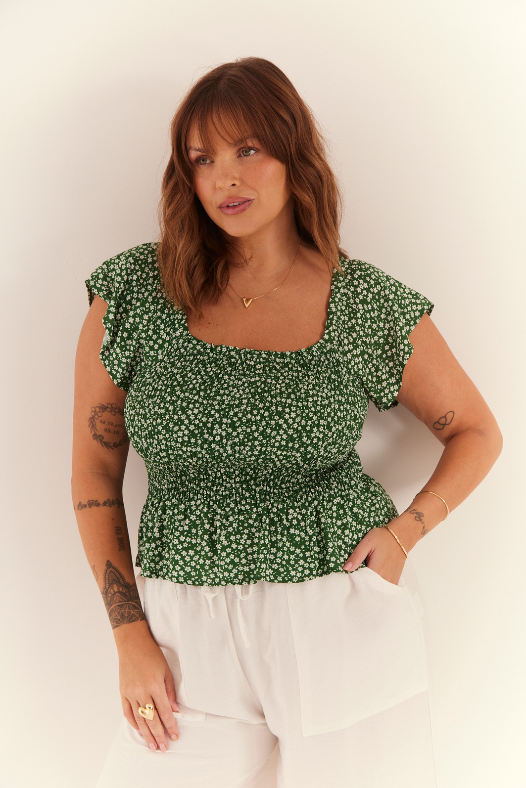 BLUSA MICHELE FLORAL FUNDO VERDE BLUSA MICHELE FLORAL FUNDO VERDE