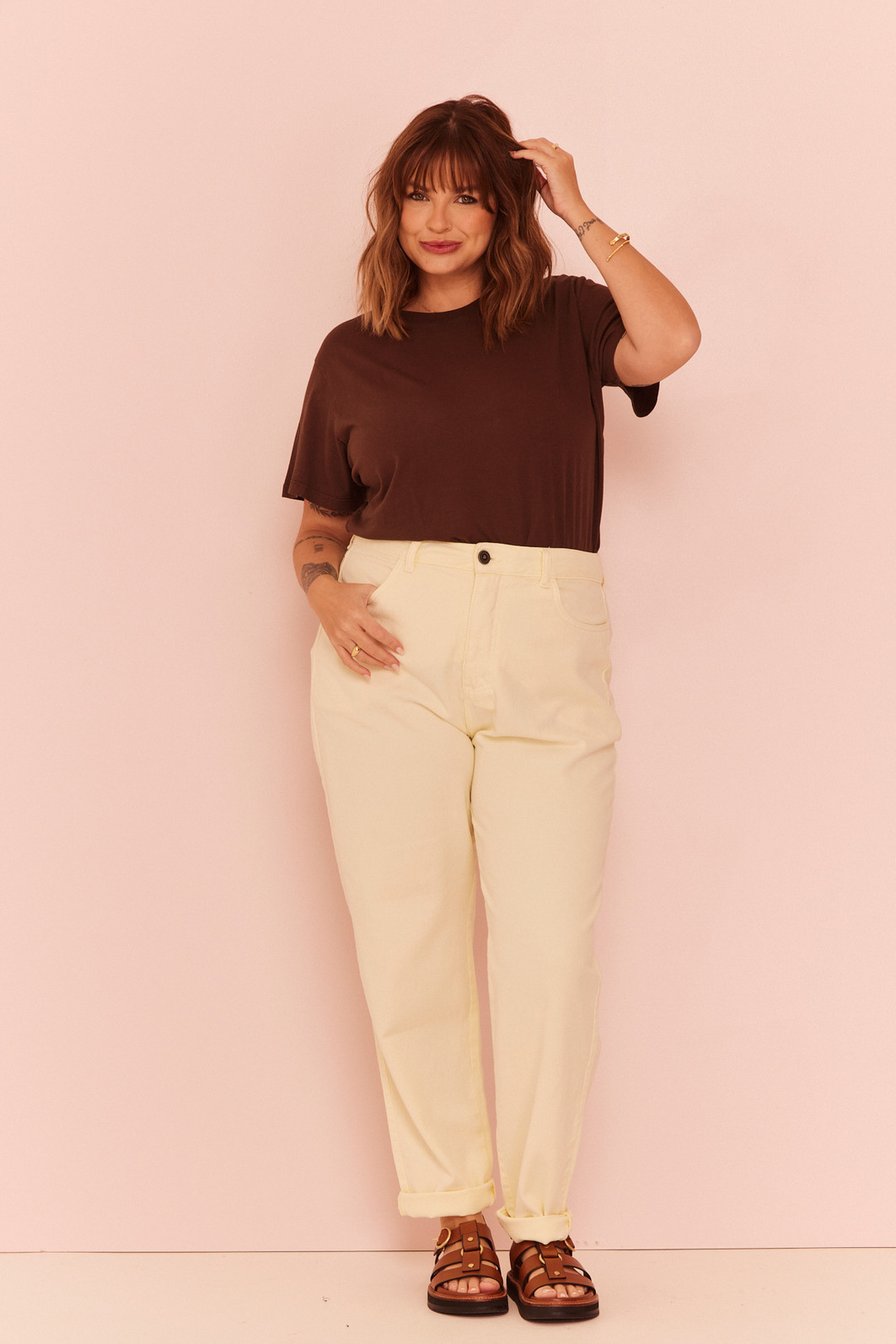 CALÇA MOM JEANS GISELA AMARELO MANTEIGA CALÇA MOM JEANS GISELA AMARELO MANTEIGA