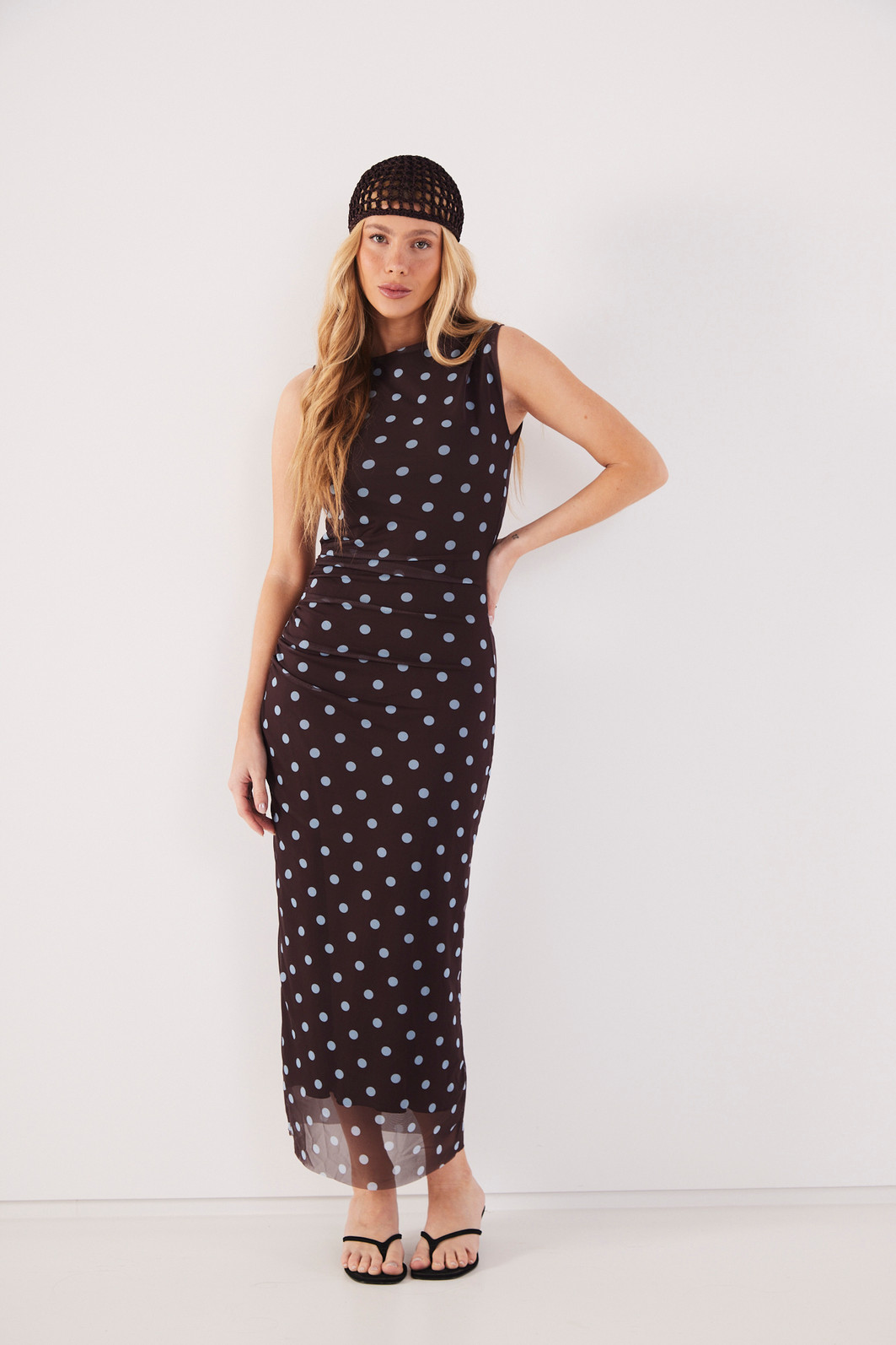 VESTIDO TULE JULIA POA AZUL FUNDO MARROM VESTIDO TULE JULIA POA AZUL FUNDO MARROM