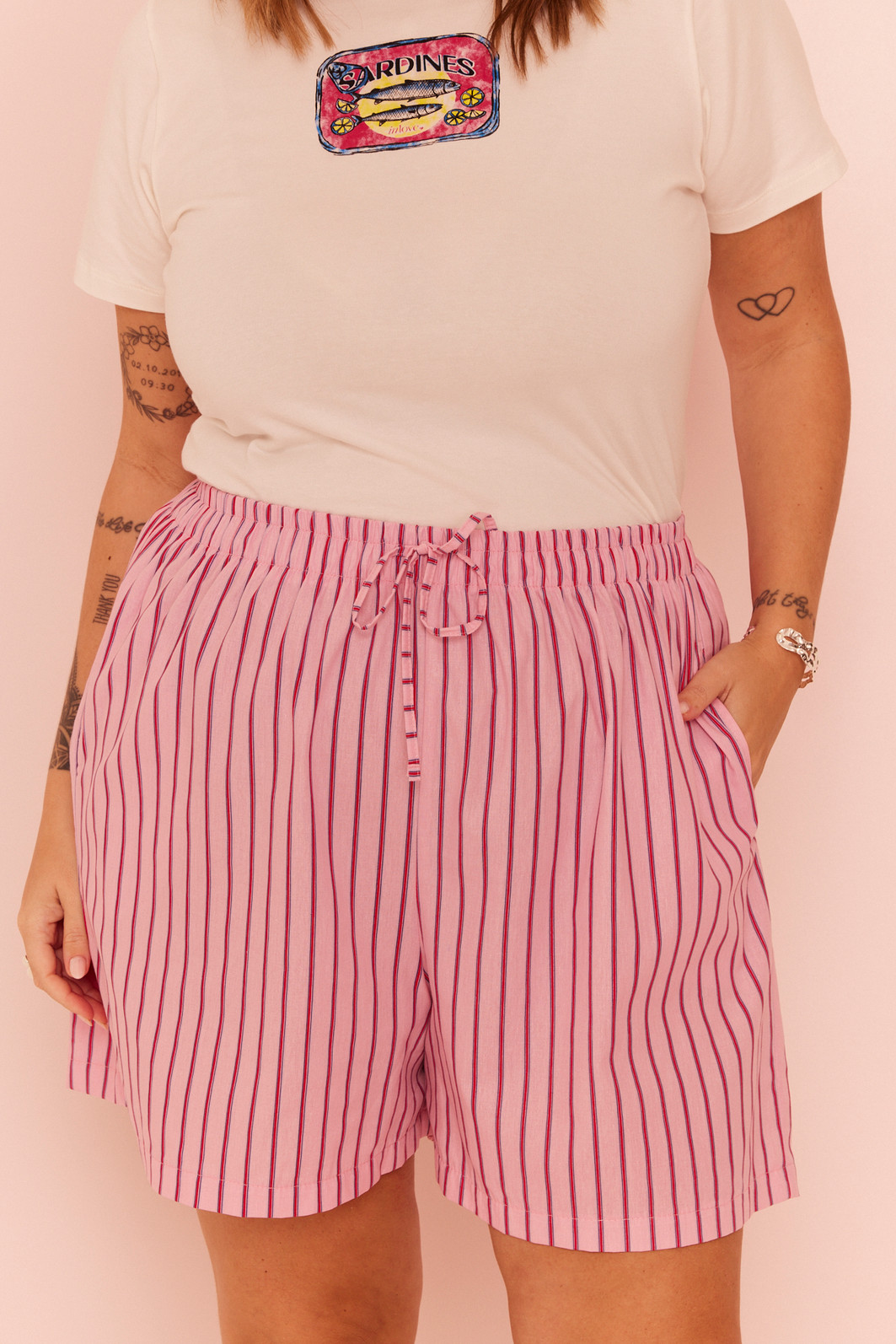 SHORTS CAMILE LISTRADO ROSA E VERMELHO SHORTS CAMILE LISTRADO ROSA E VERMELHO