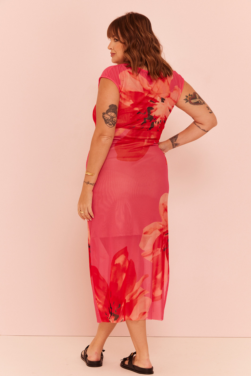 VESTIDO BARBARA FLORAL FUNDO ROSA VESTIDO BARBARA FLORAL FUNDO ROSA