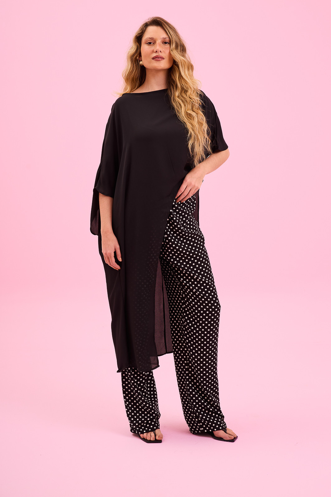 CALÇA EM VISCOSE POA FUNDO PRETO CALÇA EM VISCOSE POA FUNDO PRETO
