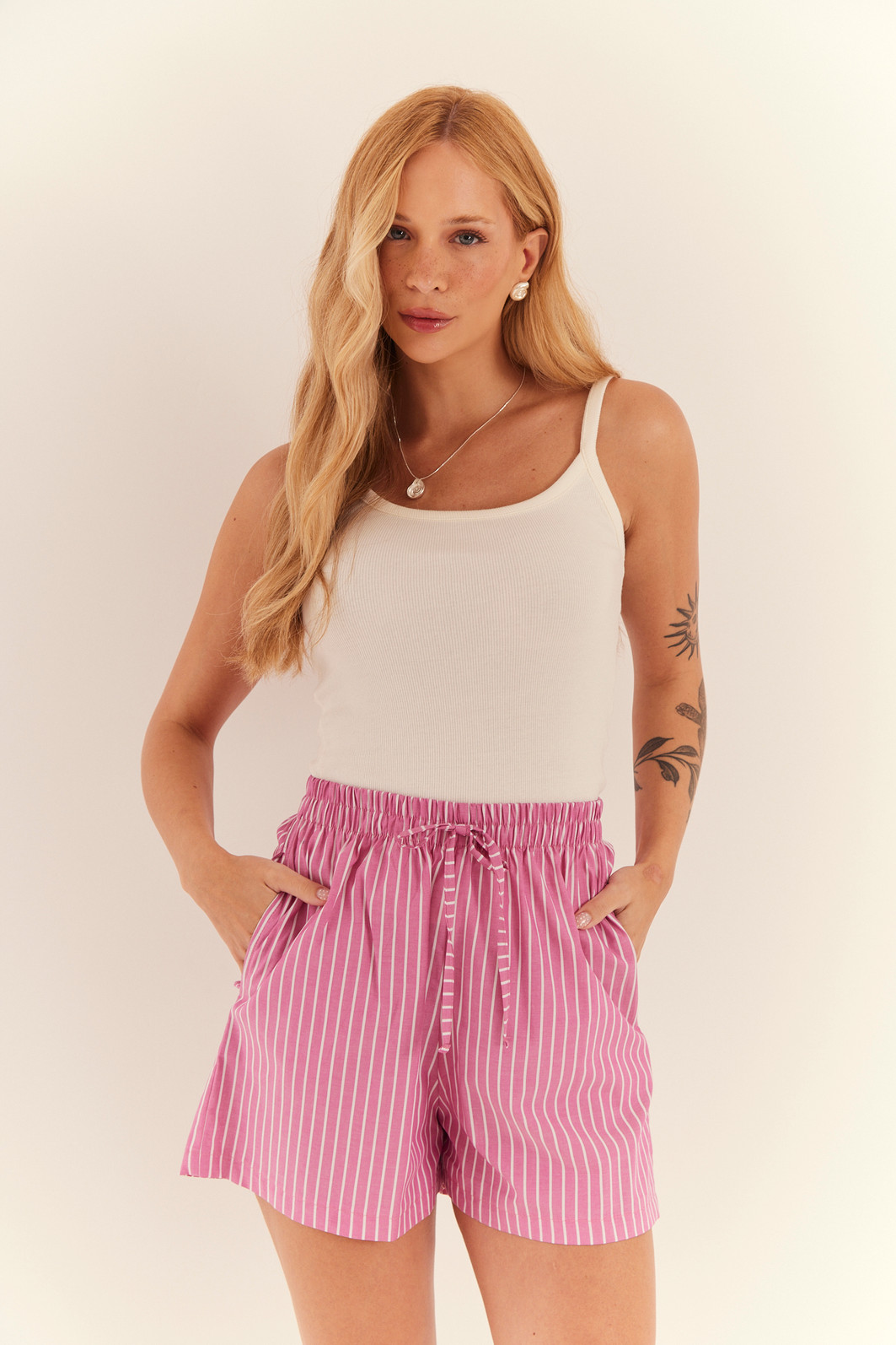 SHORTS NICE LISTRADO ROSA