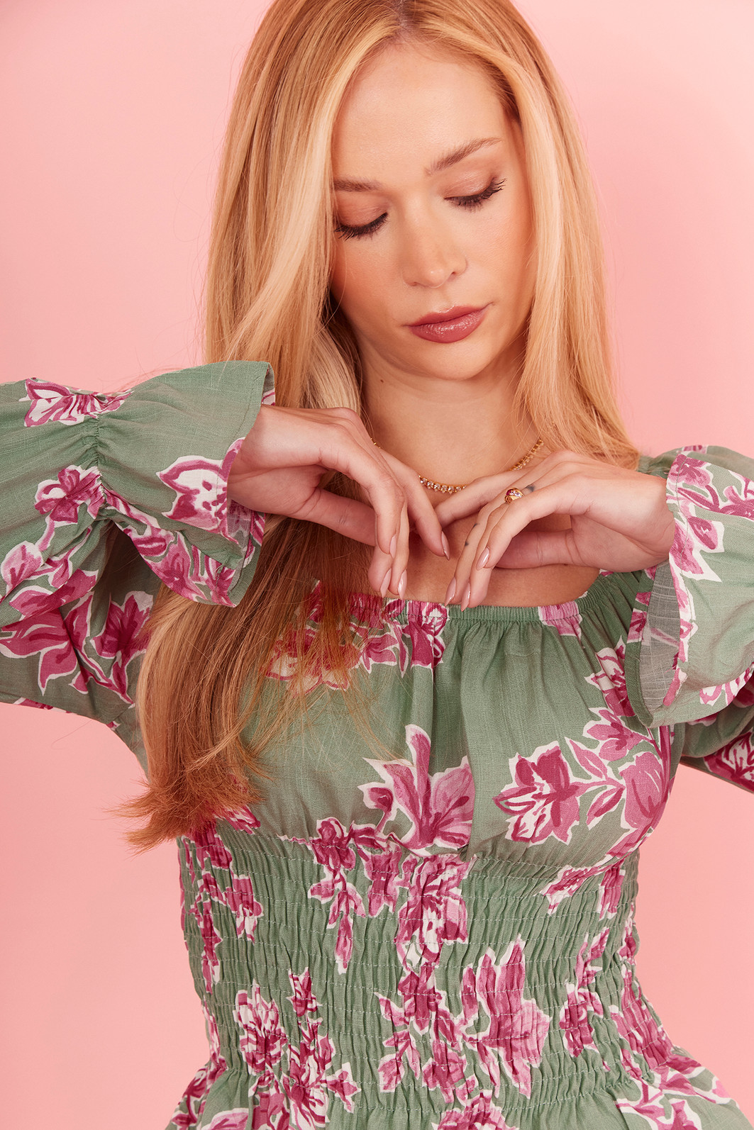 BLUSA FLOWER FLORAL FUNDO VERDE BLUSA FLOWER FLORAL FUNDO VERDE