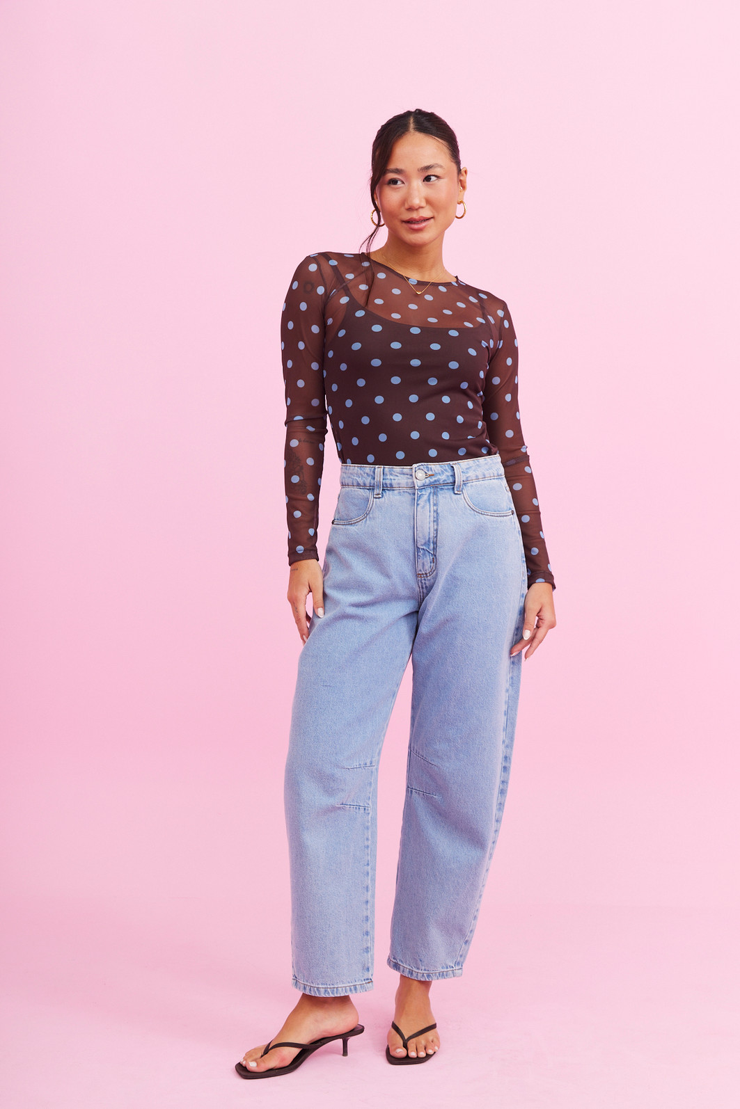 BLUSA TULE AMANDA POA AZUL FUNDO MARROM BLUSA TULE AMANDA POA AZUL FUNDO MARROM