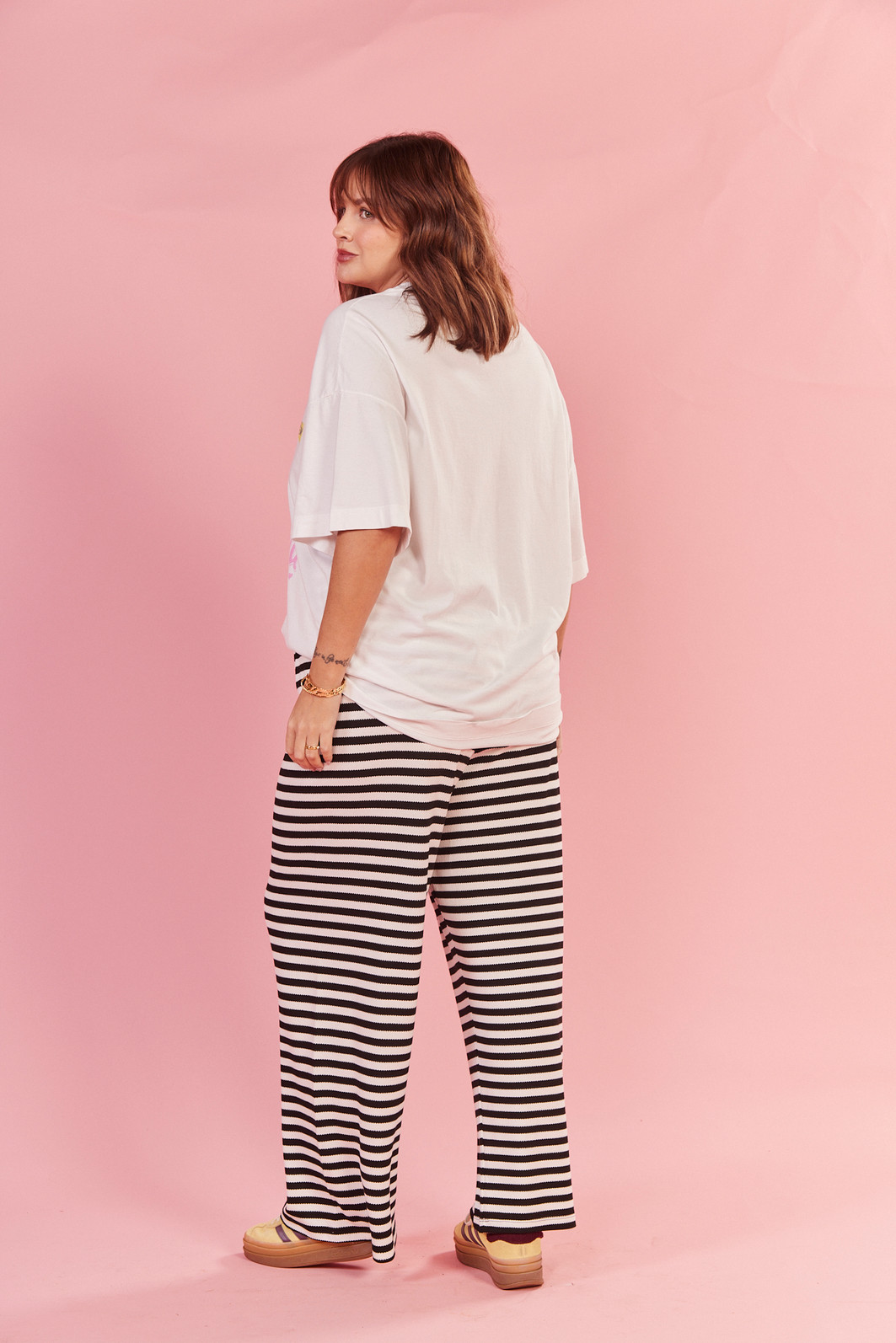 Calça Listrada Morgana LISTRADO PRETO COM FUNDO OFFF Calça Listrada Morgana LISTRADO PRETO COM FUNDO OFFF