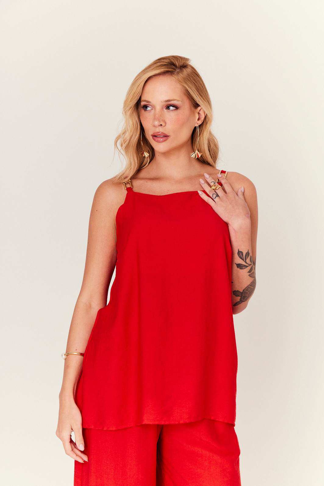 REGATA DE ALÇA SOPHIA VERMELHO REGATA DE ALÇA SOPHIA VERMELHO