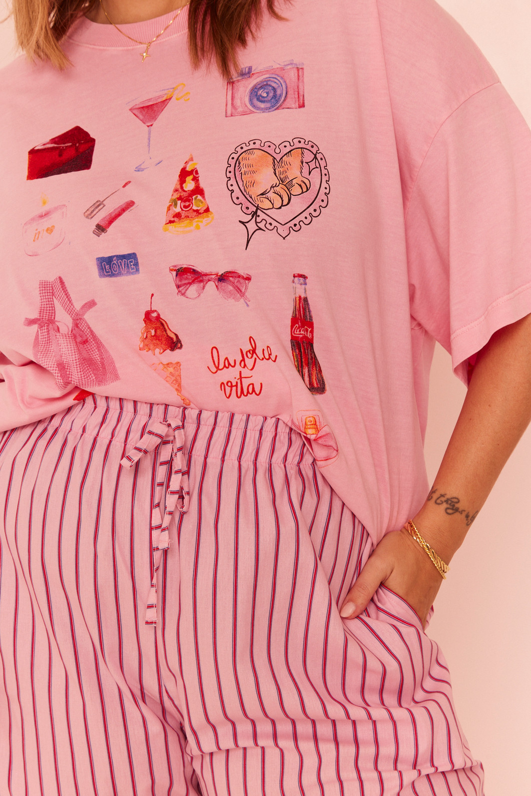 CALÇA FERNANDA LISTRADO ROSA E VERMELHO CALÇA FERNANDA LISTRADO ROSA E VERMELHO