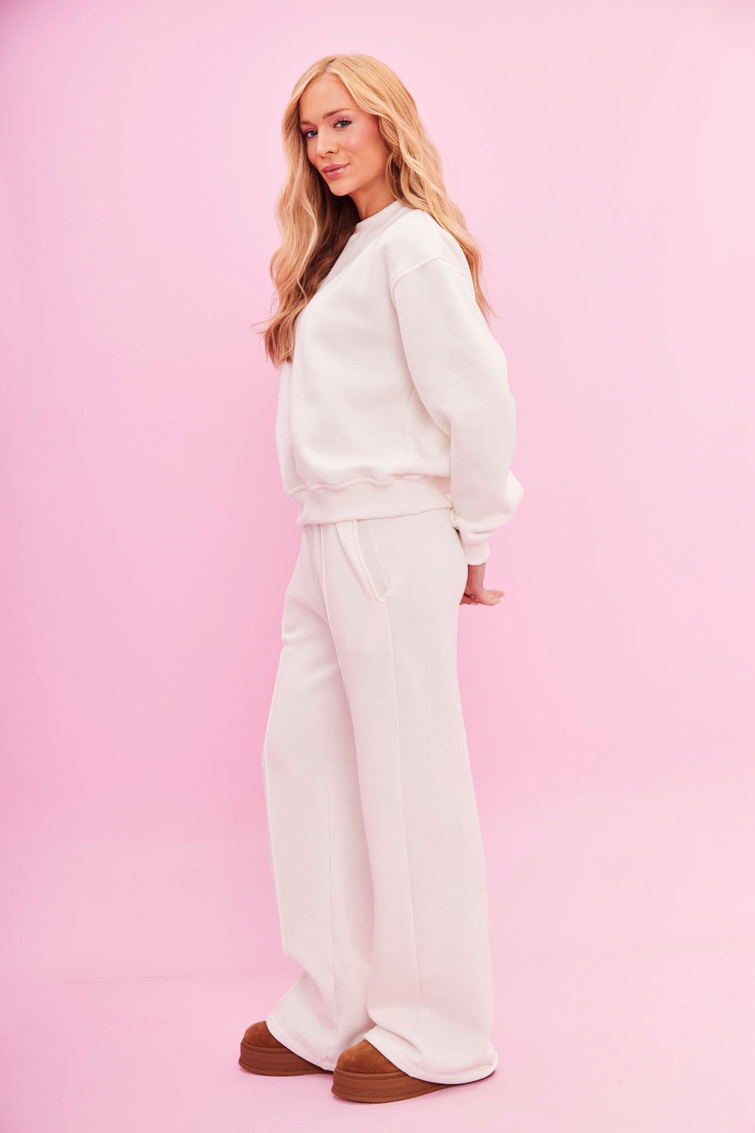 CONJUNTOPREMIUM DE MOLETOM TALI OFF WHITE CONJUNTOPREMIUM DE MOLETOM TALI OFF WHITE