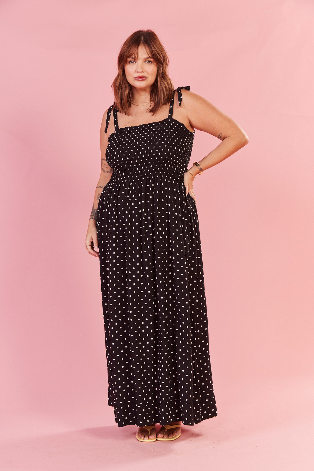 VESTIDO EMMA POA FUNDO PRETO VESTIDO EMMA POA FUNDO PRETO