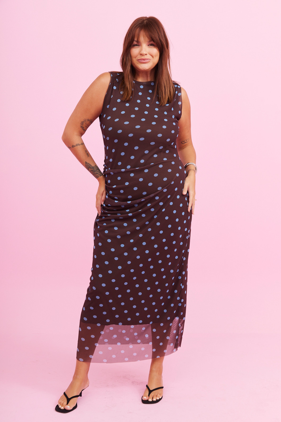 VESTIDO TULE JULIANA POA AZUL FUNDO MARROM VESTIDO TULE JULIANA POA AZUL FUNDO MARROM