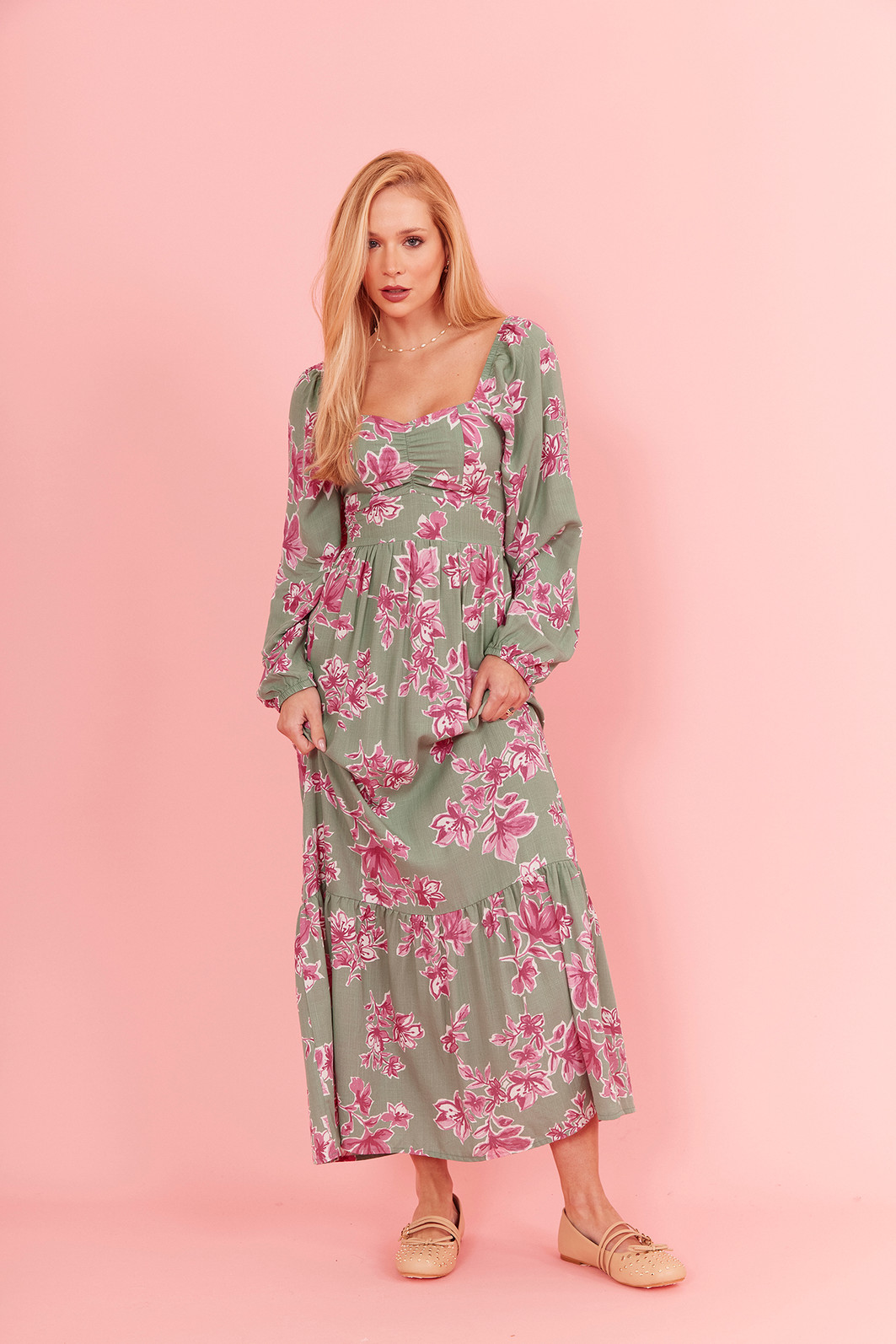 VESTIDO JENNI FLORAL FUNDO VERDE VESTIDO JENNI FLORAL FUNDO VERDE