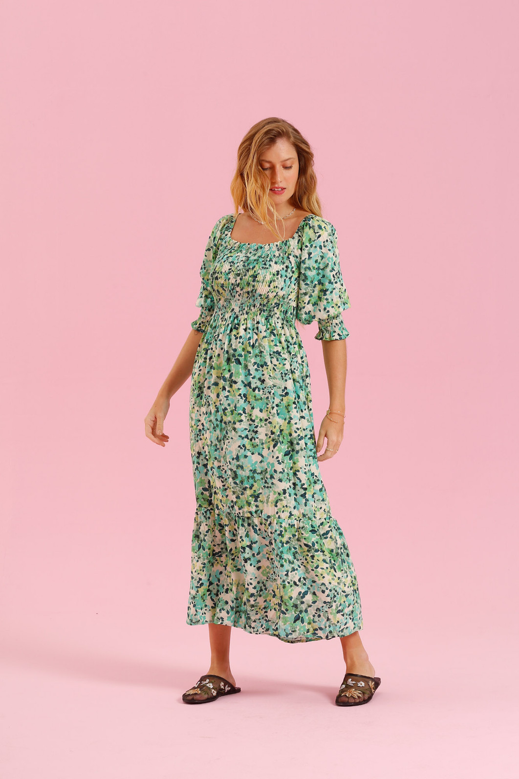 VESTIDO MIDI FLORAL VERDE ESTAMPA FLORAL