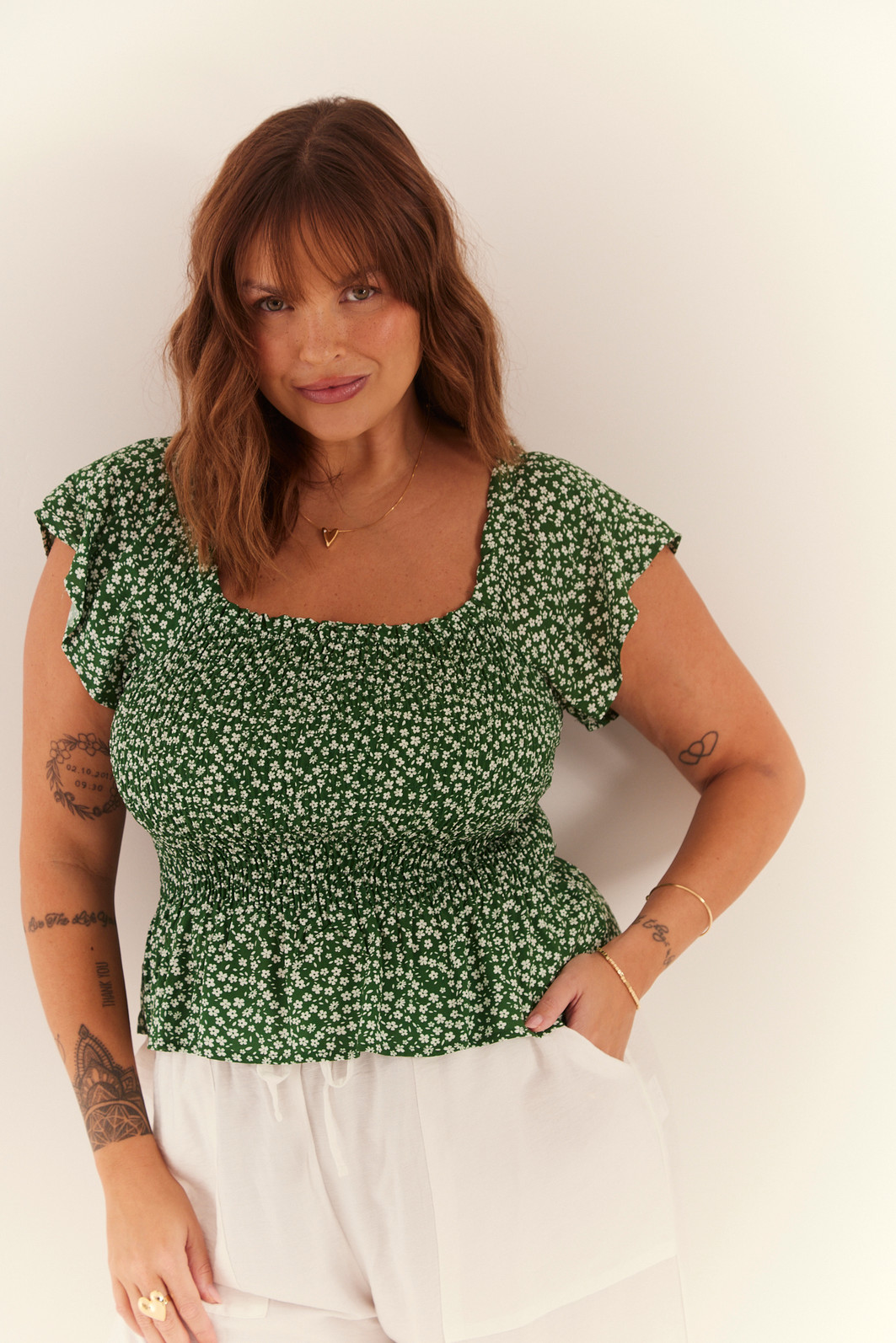 BLUSA MICHELE FLORAL FUNDO VERDE BLUSA MICHELE FLORAL FUNDO VERDE