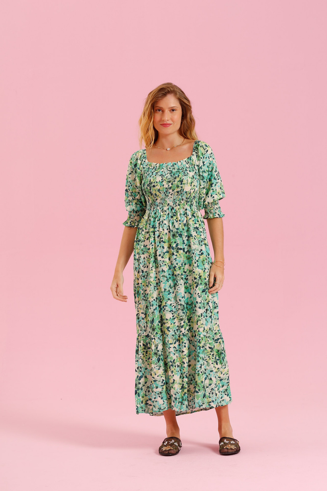 VESTIDO MIDI FLORAL VERDE ESTAMPA FLORAL