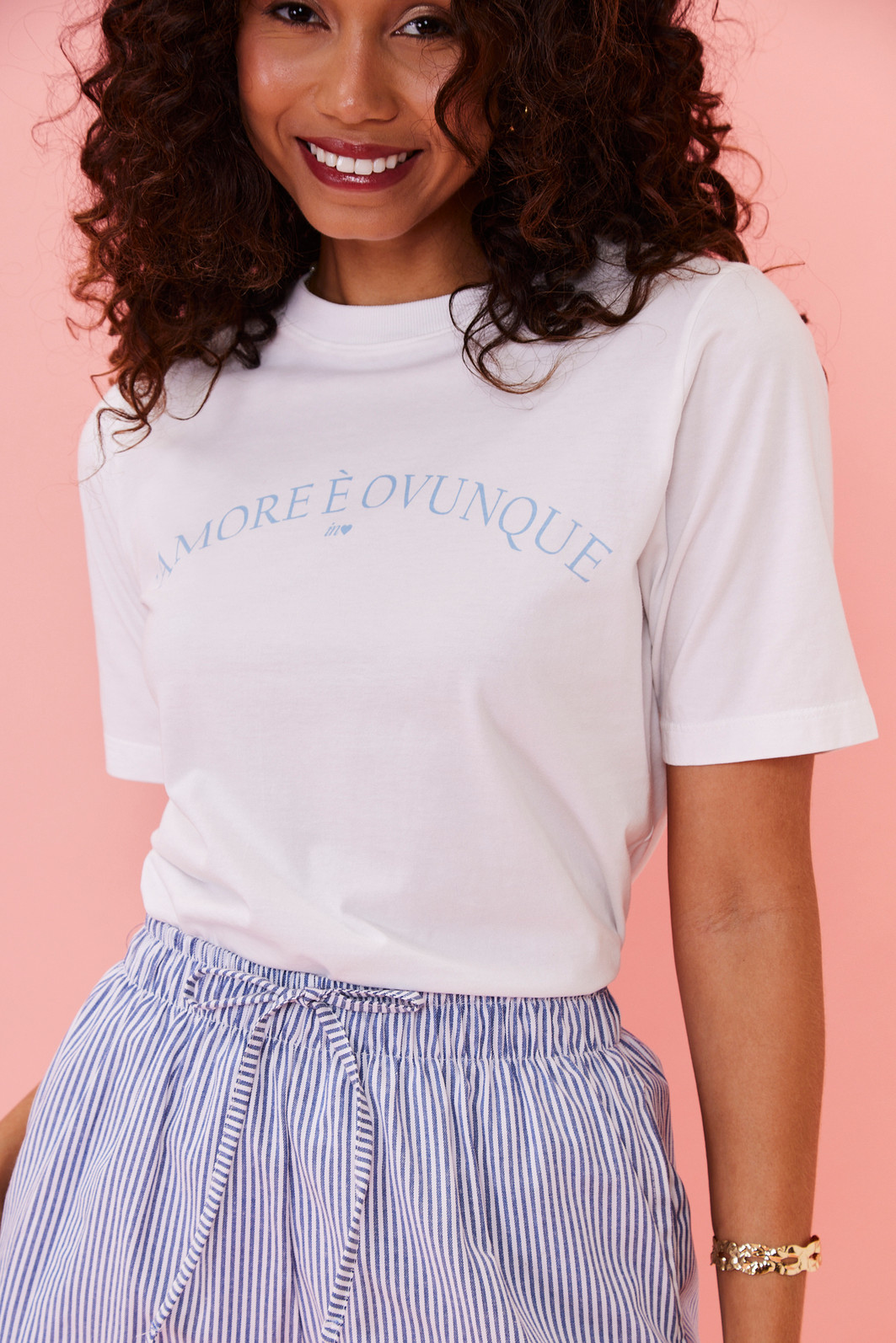T-SHIRT SLIM AMORE É OVUNQUE BRANCO ACUCAR T-SHIRT SLIM AMORE É OVUNQUE BRANCO ACUCAR