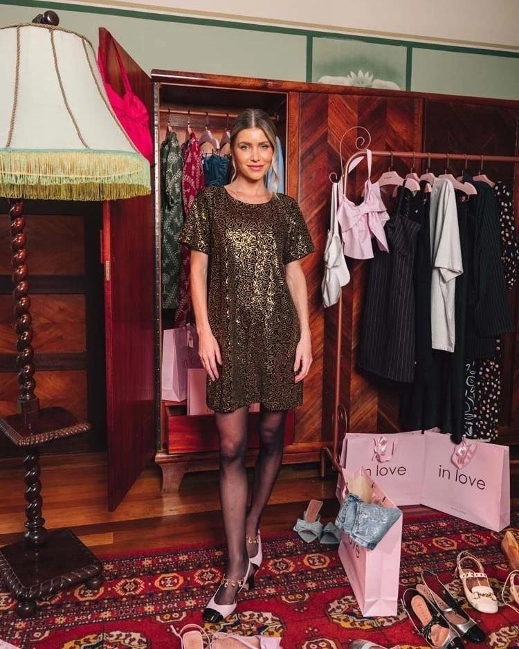 Vestido de Veludo  Bordado Valentina PRETO COM DOURADO