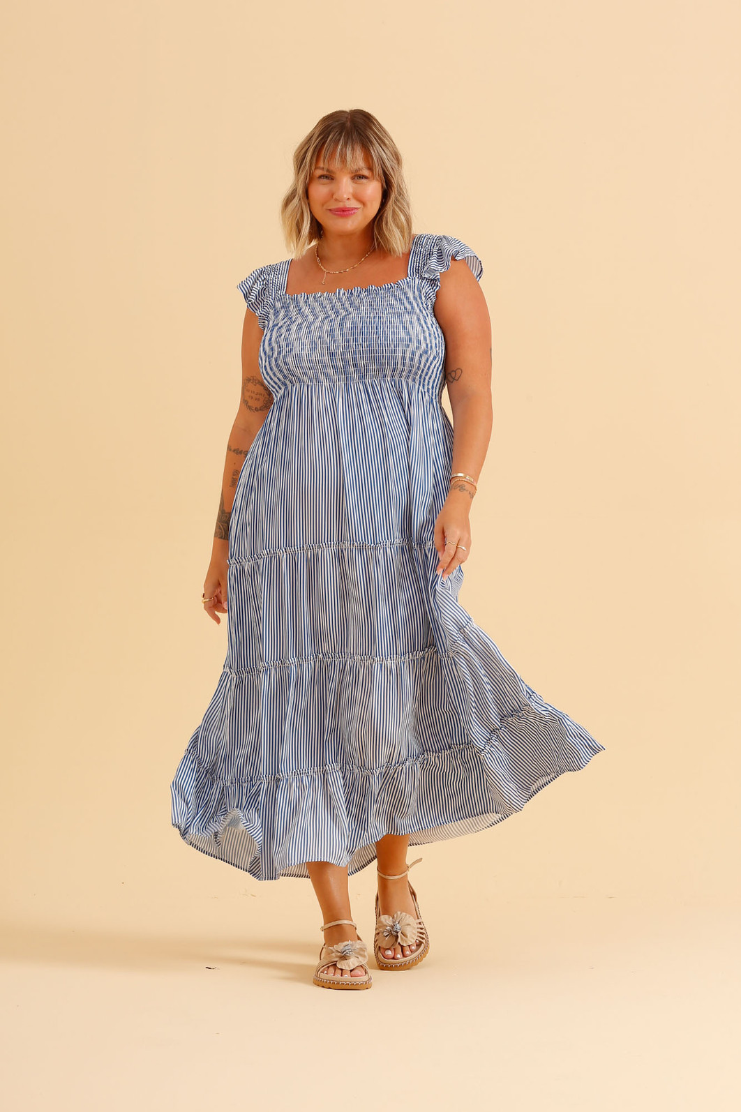 VESTIDO LONGO LISTRADO AZUL VESTIDO LONGO LISTRADO AZUL