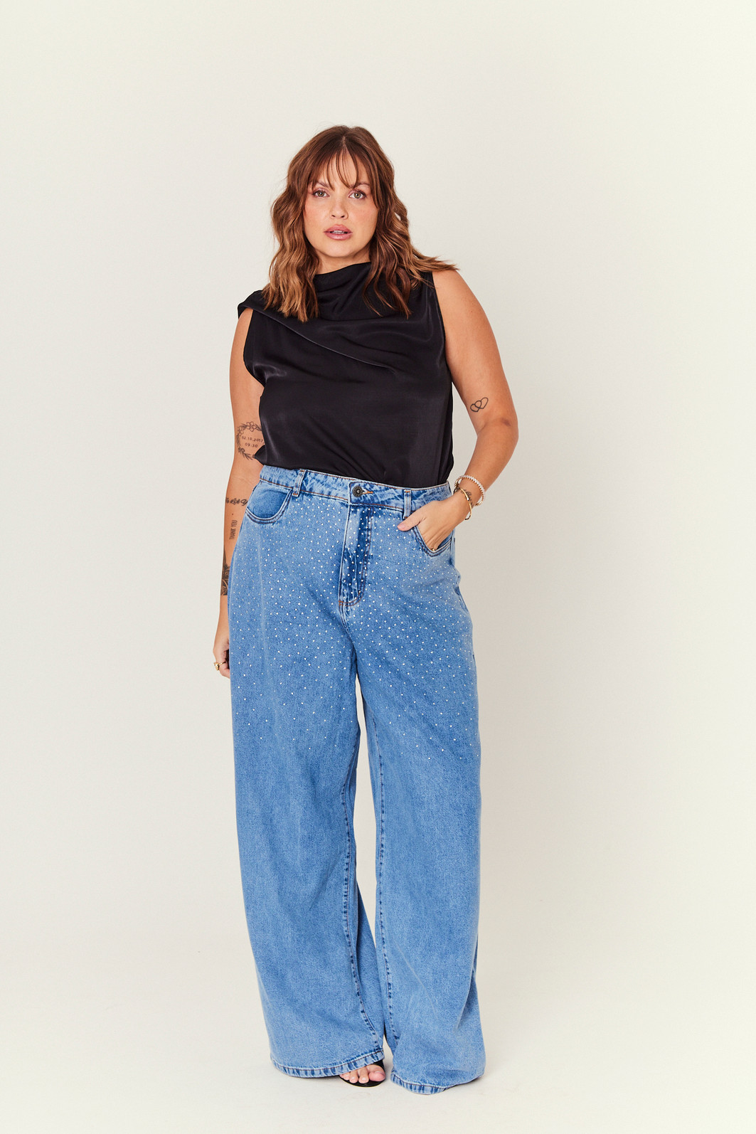 CALÇA JEANS COM STRASS JEANS