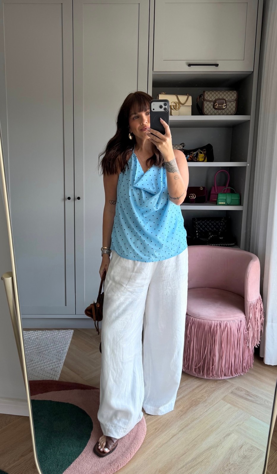 BLUSA EM CREPE MEL POA FUNDO AZUL BLUSA EM CREPE MEL POA FUNDO AZUL