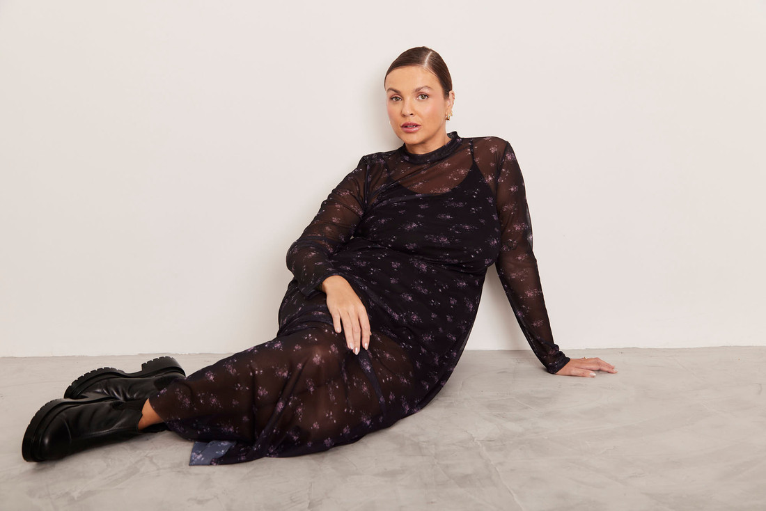 VESTIDO TULE FLOWER FLORAL FUNDO PRETO