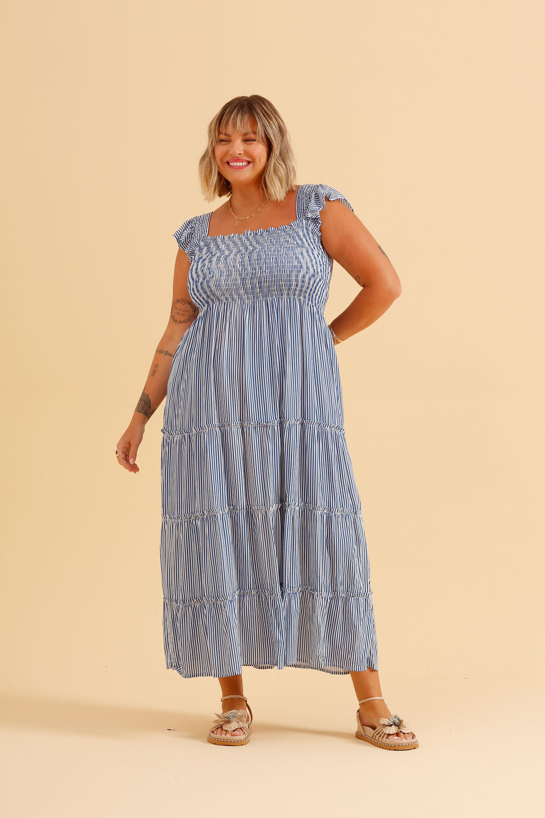 VESTIDO LONGO LISTRADO AZUL VESTIDO LONGO LISTRADO AZUL