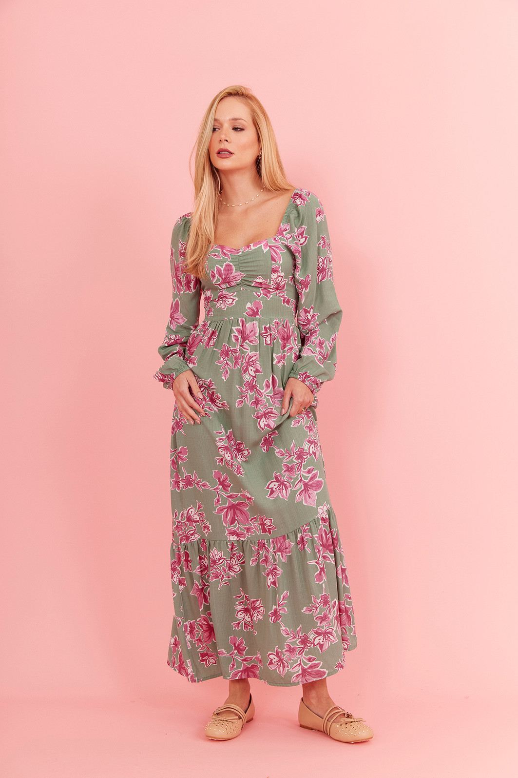 VESTIDO JENNI FLORAL FUNDO VERDE VESTIDO JENNI FLORAL FUNDO VERDE