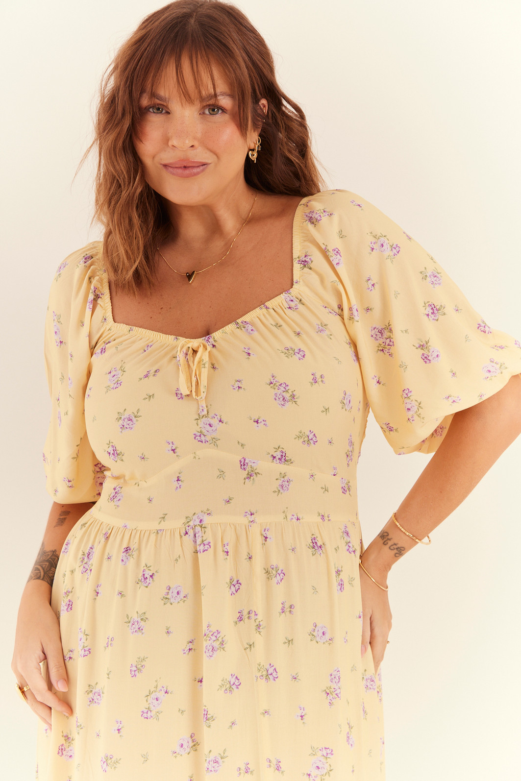 VESTIDO FLORENCE ESTAMPA FLORAL FUNDO AMARELO