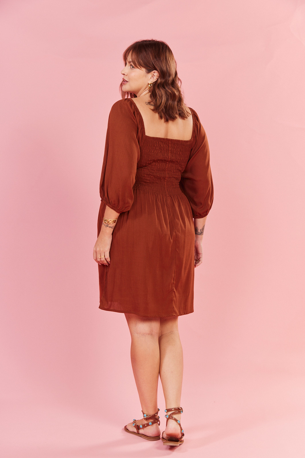 VESTIDO GABRIELE MARROM VESTIDO GABRIELE MARROM