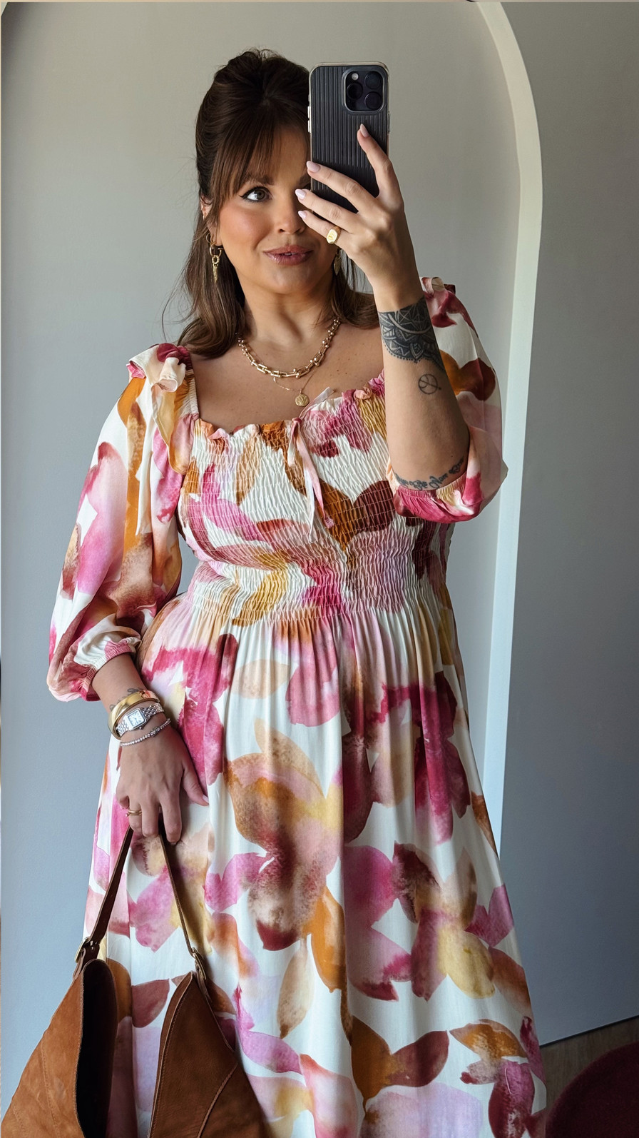 VESTIDO MIDI LAURA FLORAL FUNDO OFF VESTIDO MIDI LAURA FLORAL FUNDO OFF