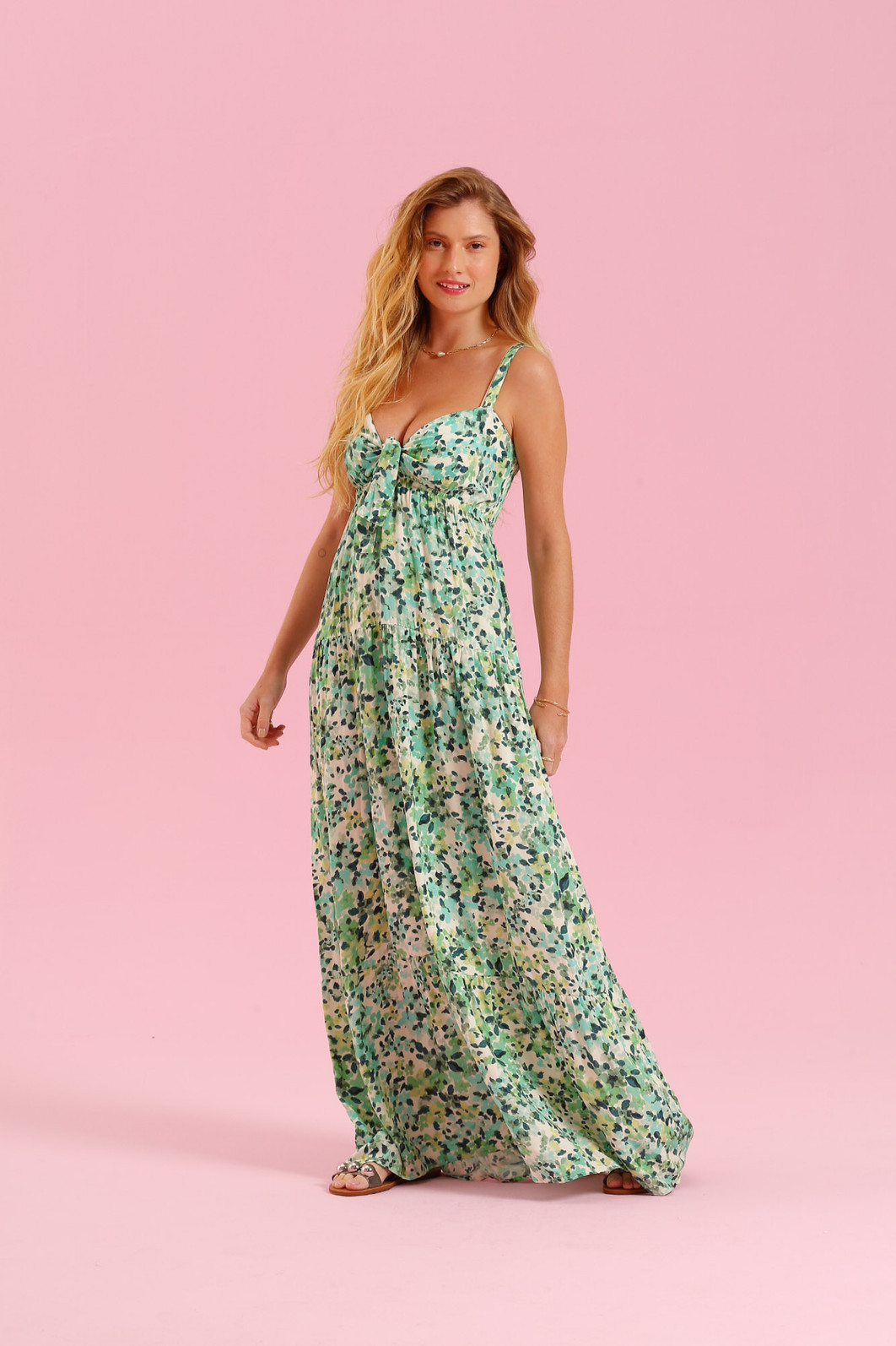 VESTIDO LONGO DE ALÇA FLORAL FUNDO VERDE VESTIDO LONGO DE ALÇA FLORAL FUNDO VERDE
