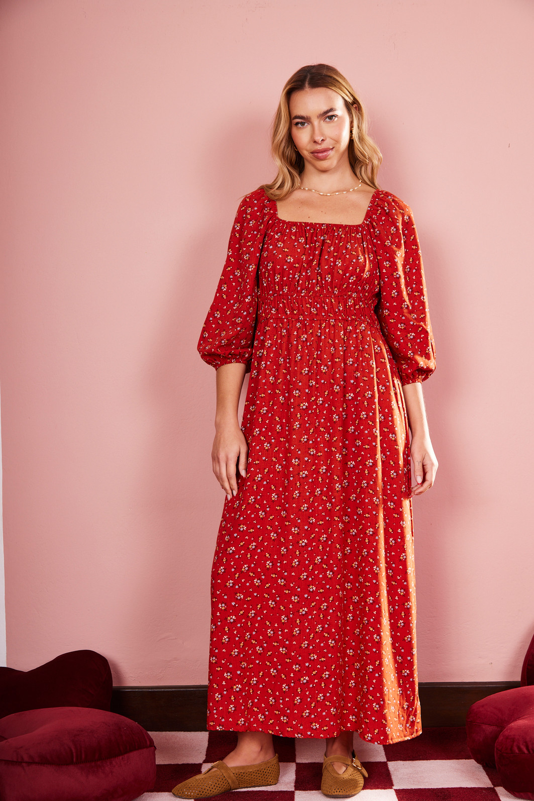 VESTIDO MIDI MORGANA FLORAL FUNDO OCRE VESTIDO MIDI MORGANA FLORAL FUNDO OCRE