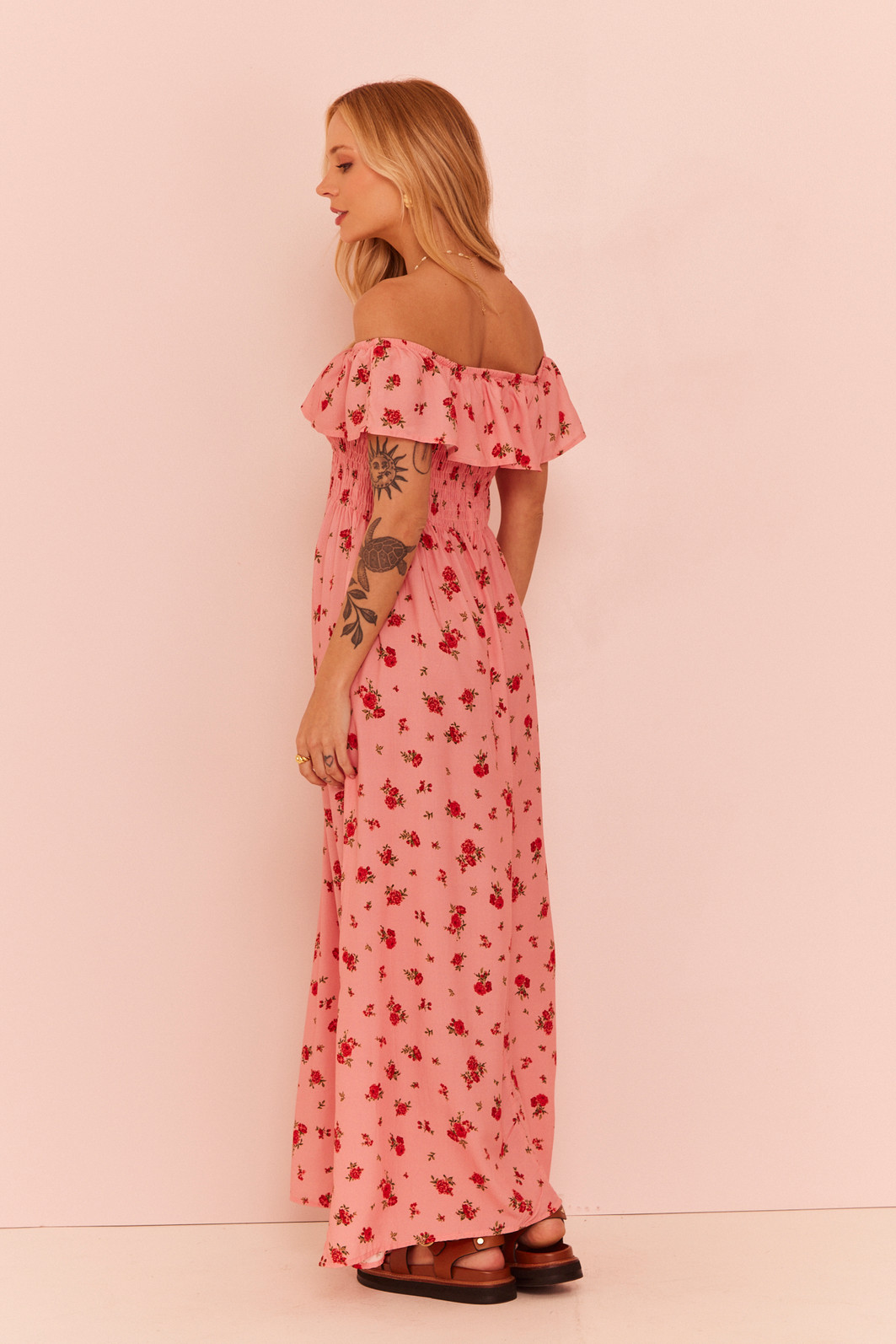 VESTIDO MIDI MAYARA FLORAL FUNDO ROSA