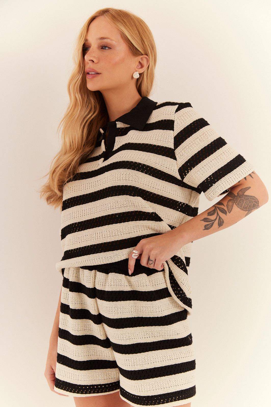 SHORTS LISTRADO PRETO SHORTS LISTRADO PRETO