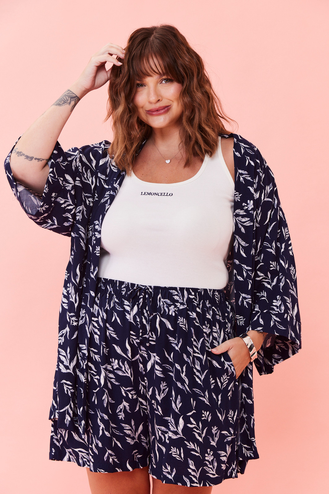 KIMONO KEILA FLORAL FUNDO MARINHO KIMONO KEILA FLORAL FUNDO MARINHO