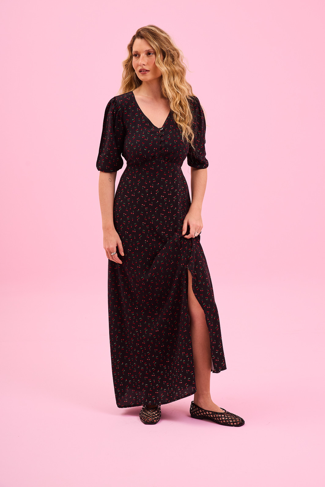 VESTIDO FLASH SALE CEREJA FUNDO PRETO VESTIDO FLASH SALE CEREJA FUNDO PRETO