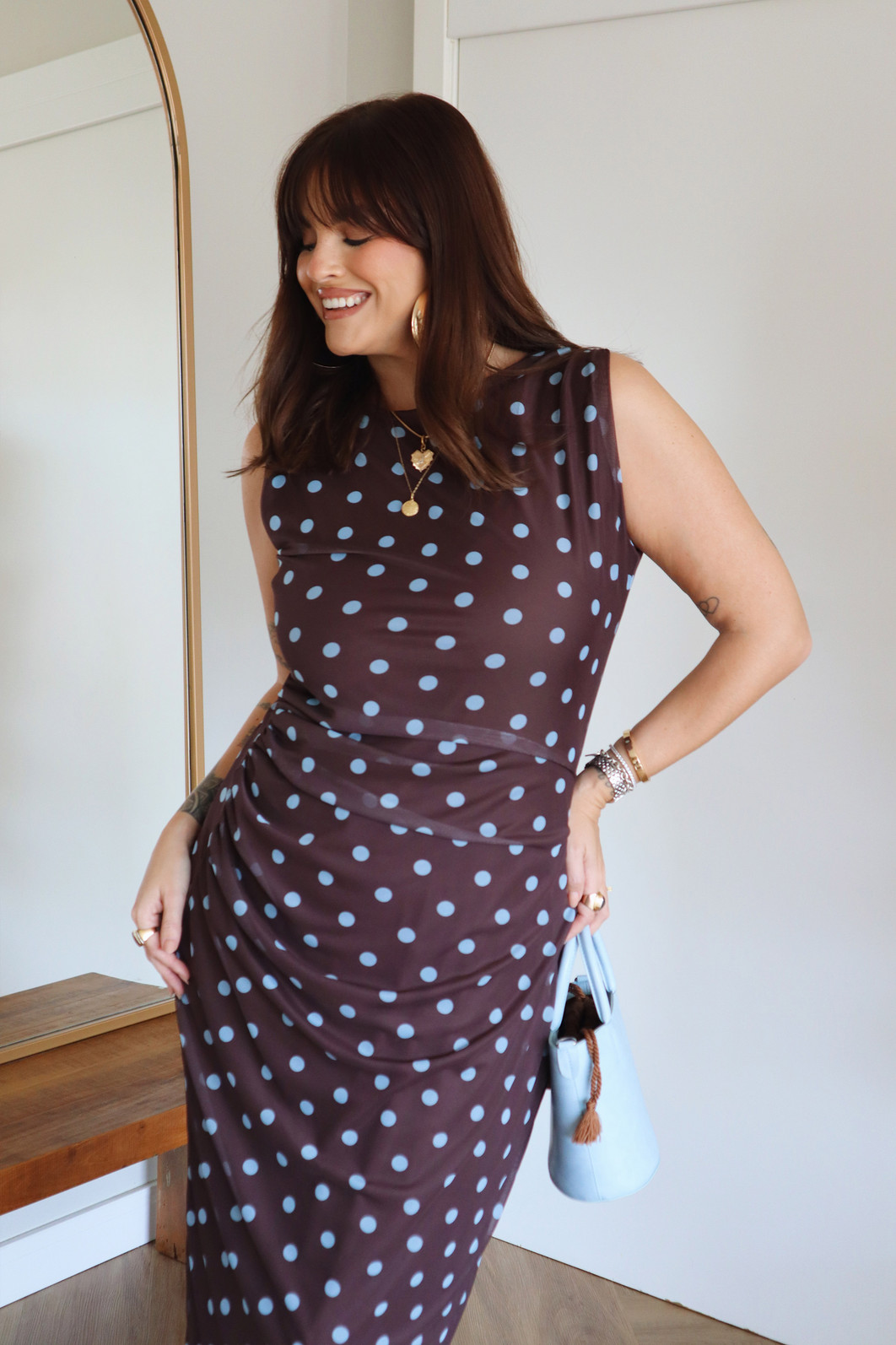 VESTIDO TULE JULIA POA AZUL FUNDO MARROM VESTIDO TULE JULIA POA AZUL FUNDO MARROM