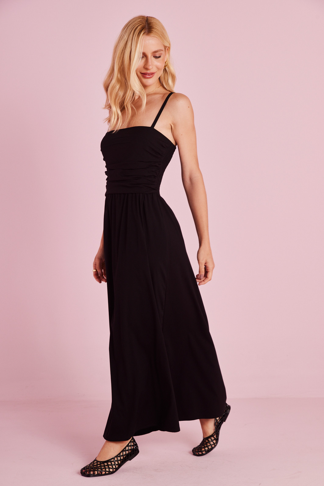 VESTIDO MIDI TRICOLINE CAMILA PRETO VESTIDO MIDI TRICOLINE CAMILA PRETO