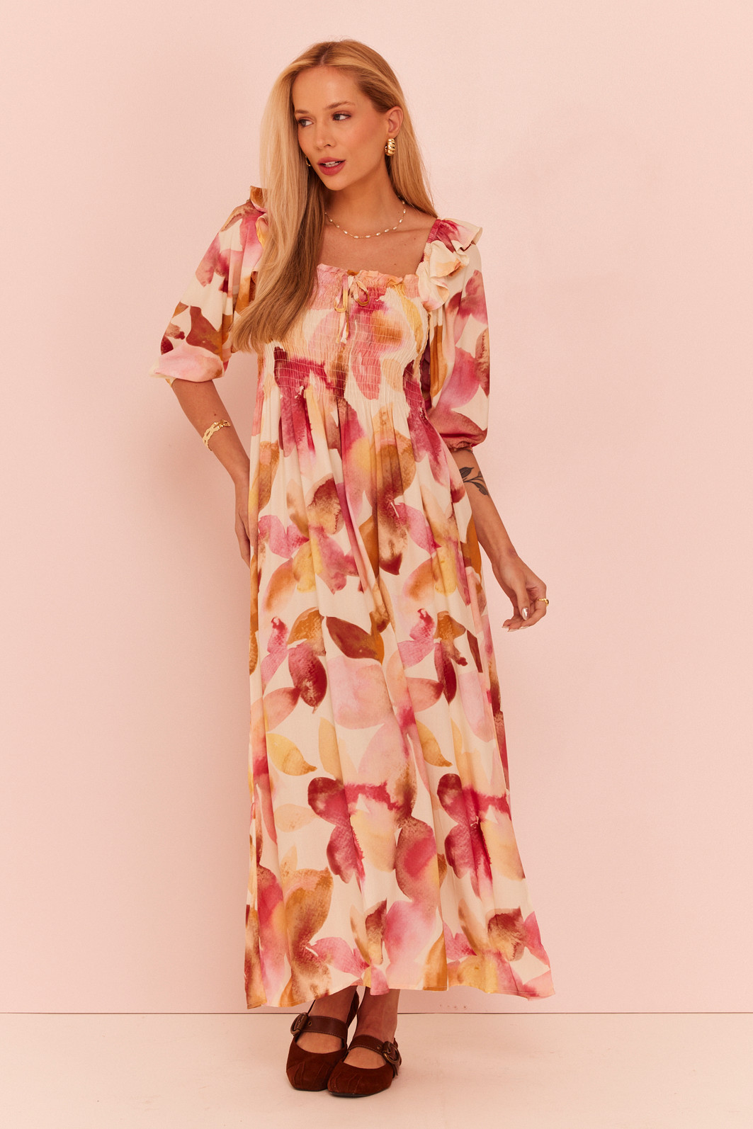 VESTIDO MIDI LAURA FLORAL FUNDO OFF VESTIDO MIDI LAURA FLORAL FUNDO OFF