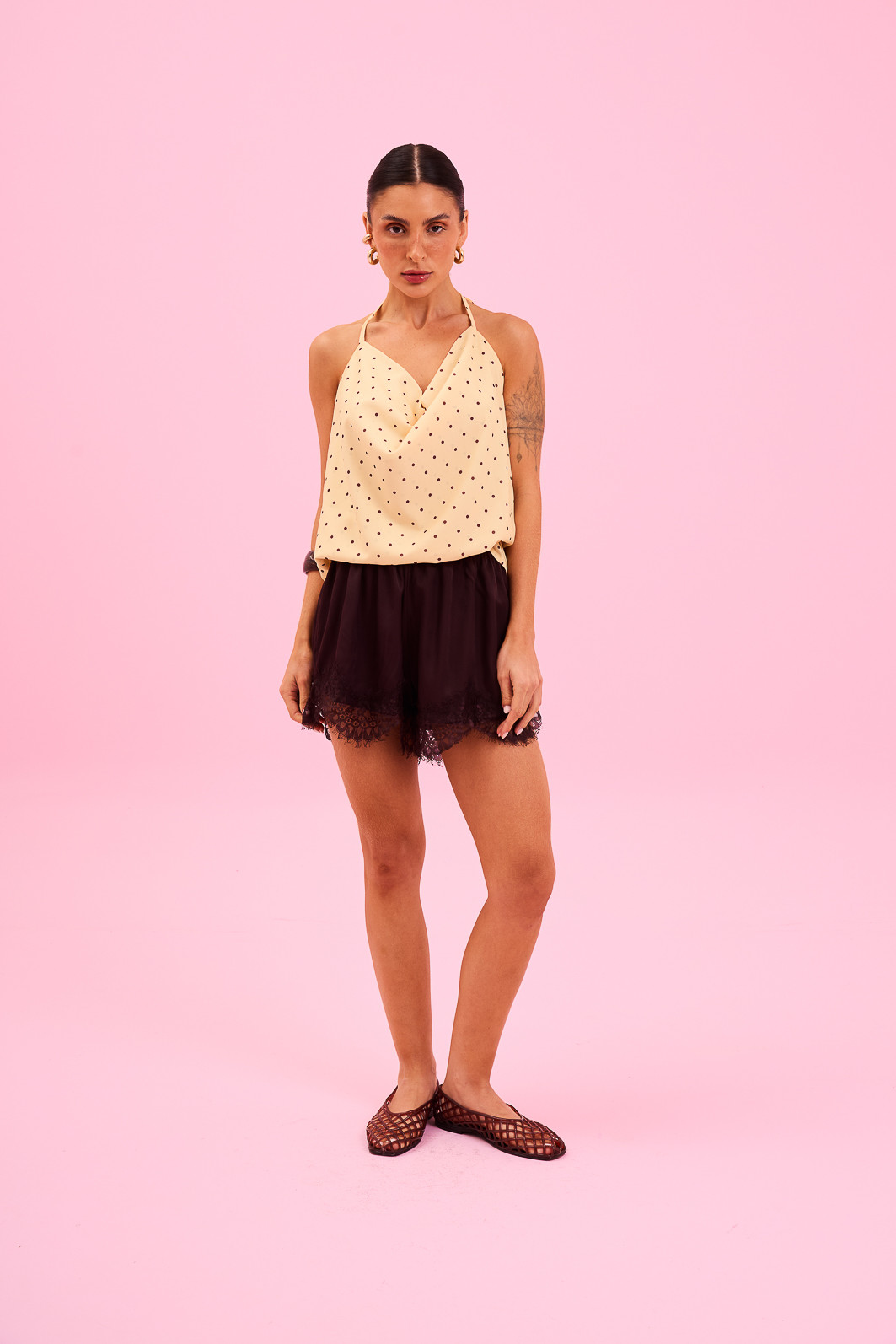 BLUSA EM CREPE MEL POA FUNDO AMARELO BLUSA EM CREPE MEL POA FUNDO AMARELO