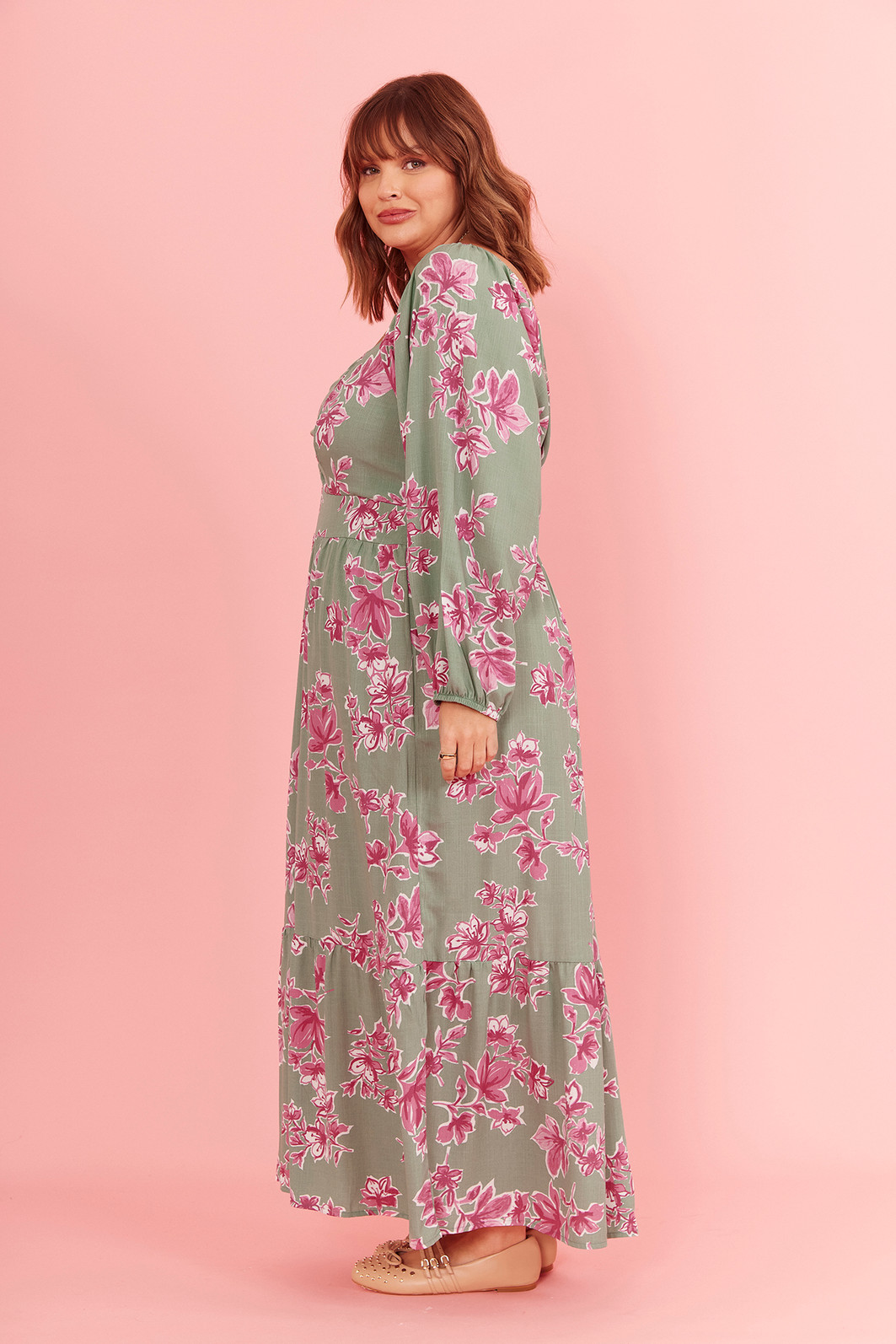 VESTIDO JENNI FLORAL FUNDO VERDE VESTIDO JENNI FLORAL FUNDO VERDE