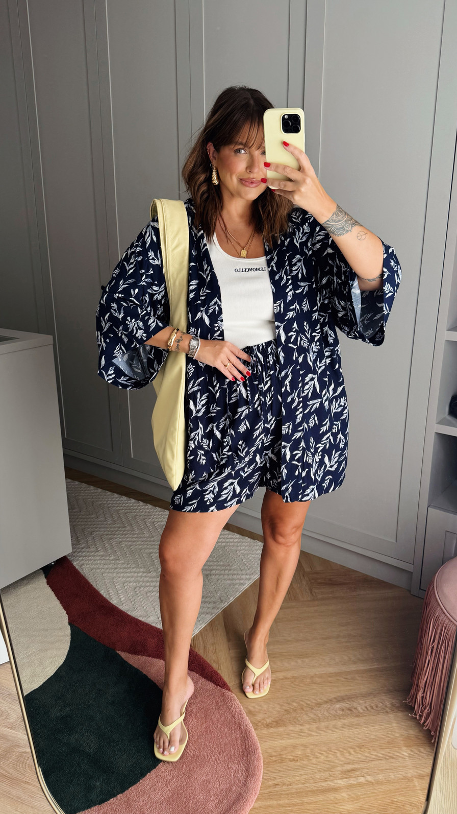 SHORTS KEILA FLORAL FUNDO MARINHO SHORTS KEILA FLORAL FUNDO MARINHO