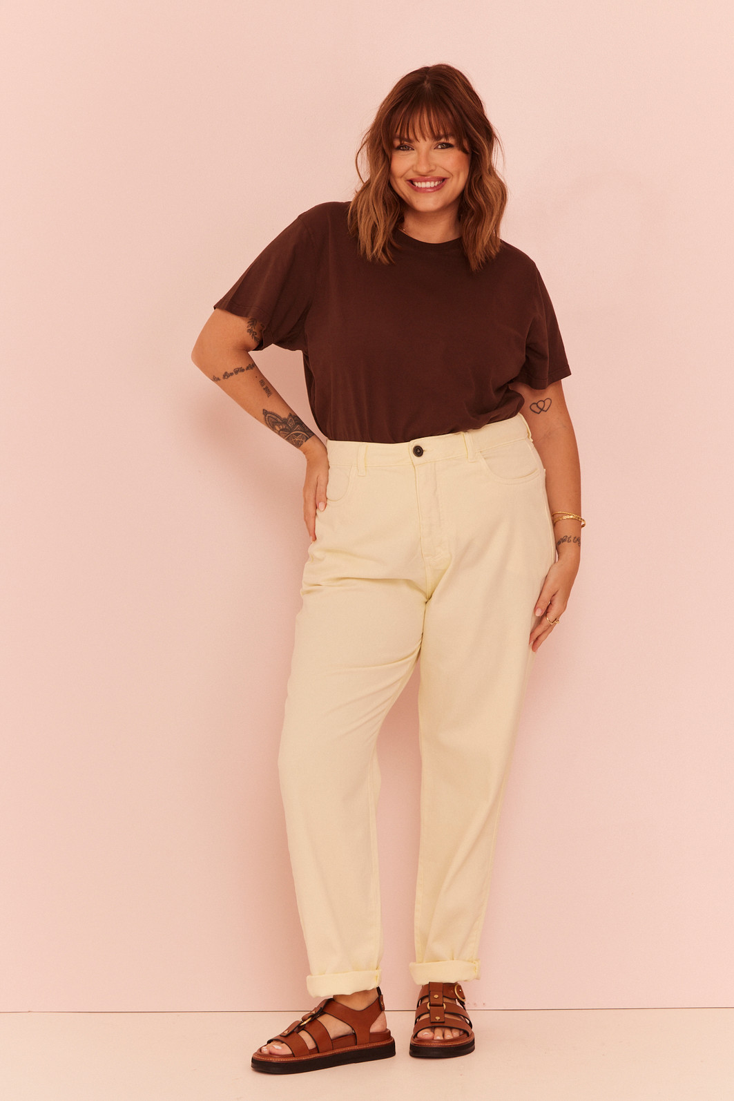 CALÇA MOM JEANS GISELA AMARELO MANTEIGA CALÇA MOM JEANS GISELA AMARELO MANTEIGA