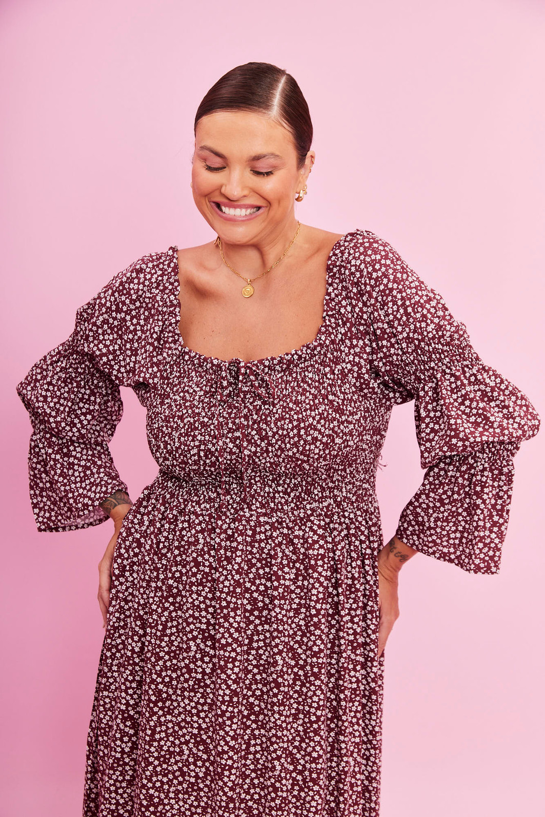 VESTIDO EMANUELE FLORAL FUNDO BORDO