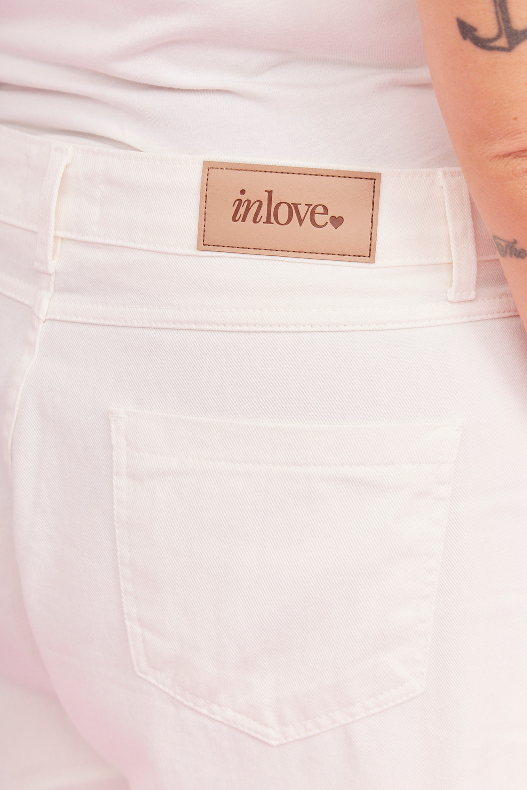 CALÇA JEANS WIDE LEG OFF WHITE CALÇA JEANS WIDE LEG OFF WHITE