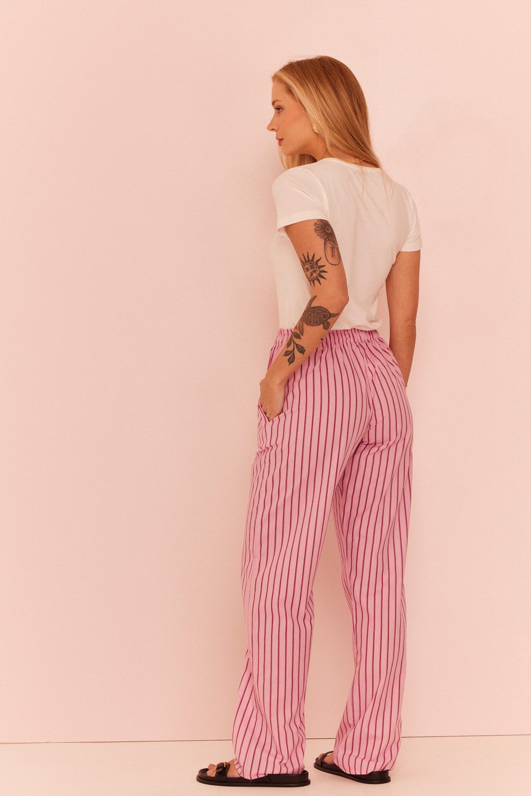 CALÇA FERNANDA LISTRADO ROSA E VERMELHO CALÇA FERNANDA LISTRADO ROSA E VERMELHO