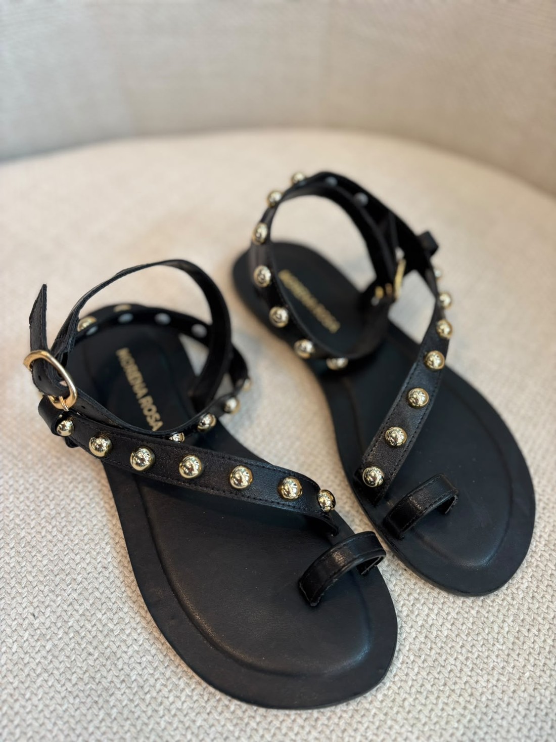 SANDALIA RASTEIRA DETALHE TACHAS PRETO MORENA ROSA SANDALIA RASTEIRA DETALHE TACHAS PRETO MORENA ROSA