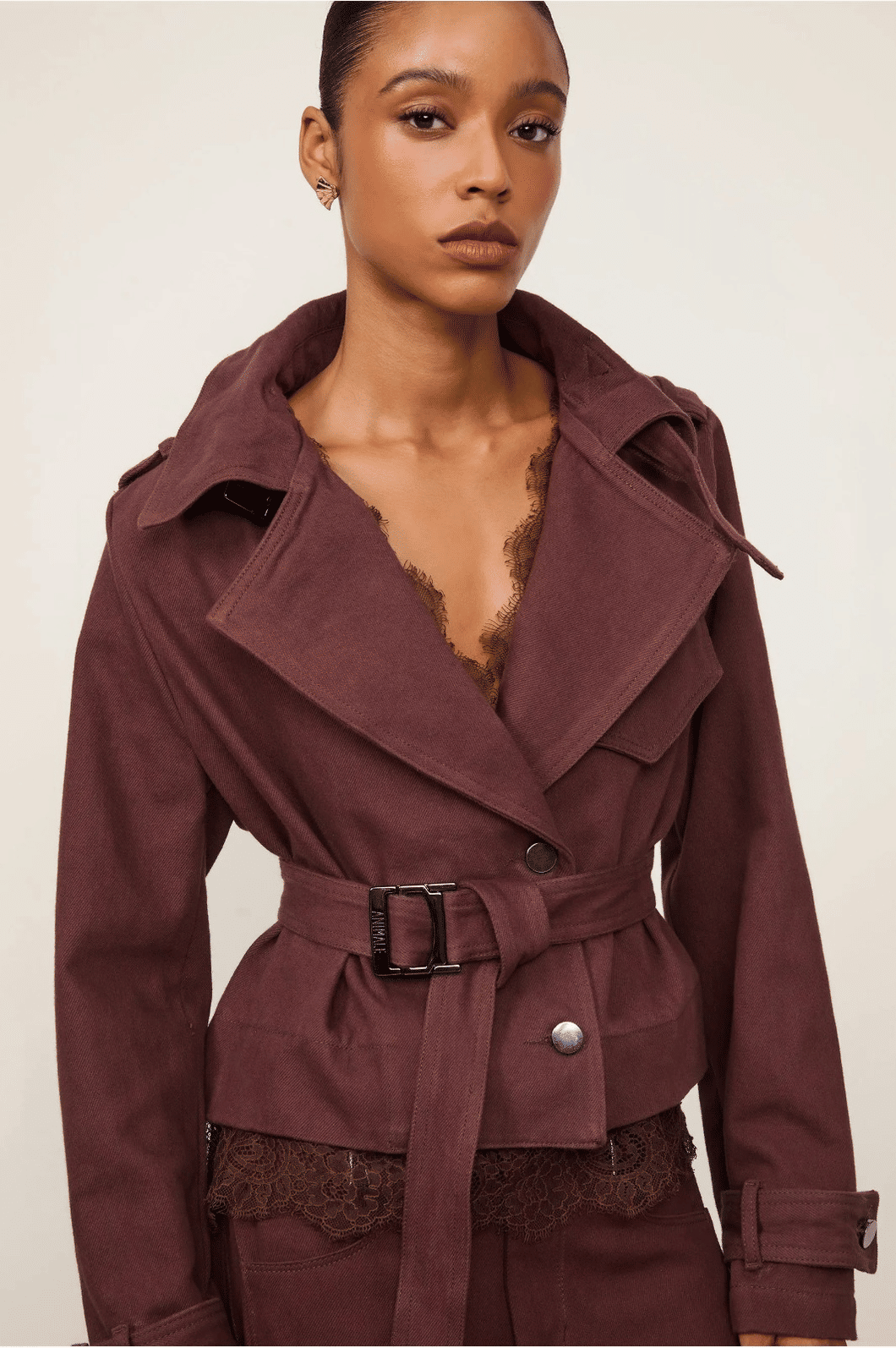 TRENCH DE SARJA CURTO BOHO MARROM ANIMALE TRENCH DE SARJA CURTO BOHO MARROM ANIMALE
