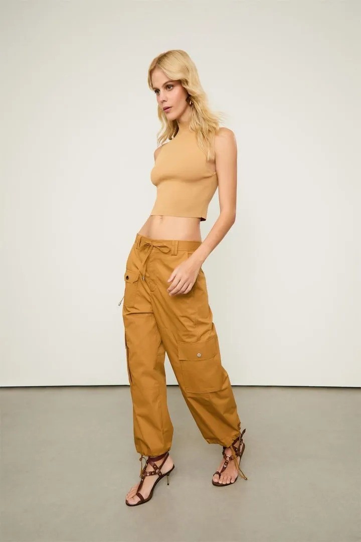 BLUSA CROPPED GOLA ALTA TRICOT COLOR BEGE ANIMALE BLUSA CROPPED GOLA ALTA TRICOT COLOR BEGE ANIMALE