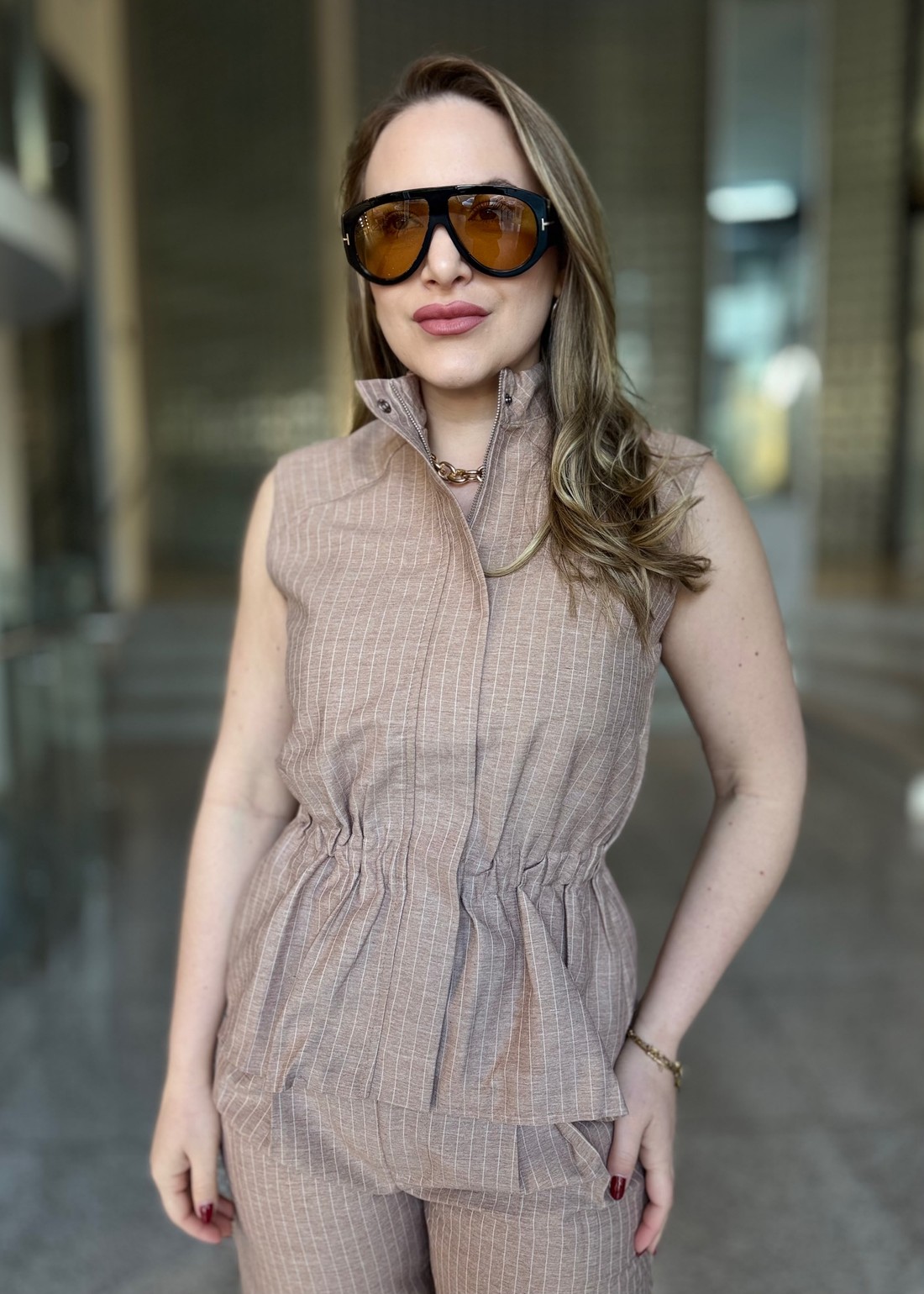 CONJUNTO COM TRÊS PEÇAS BEGE CONJUNTO COM TRÊS PEÇAS BEGE